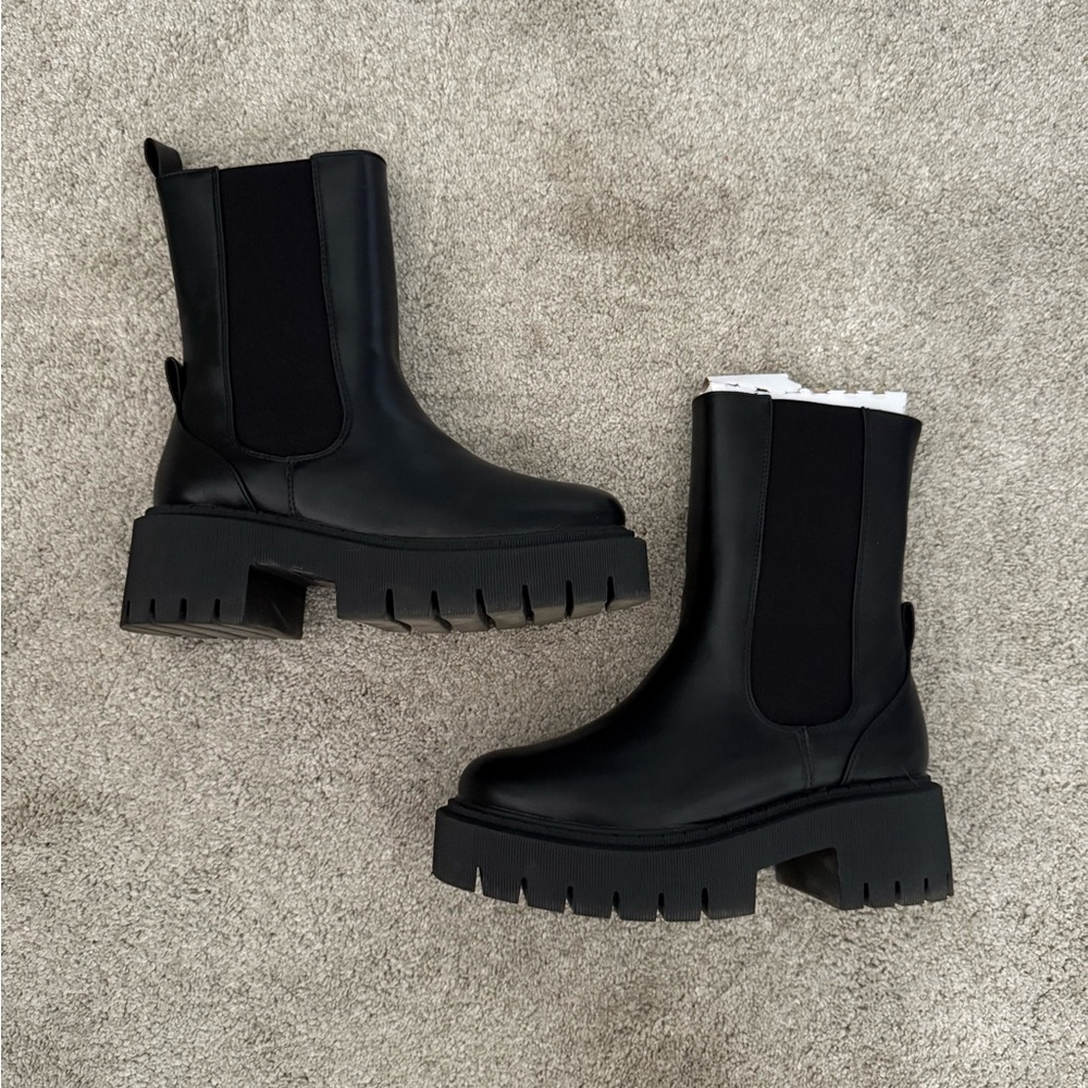 Black Chunky Chelsea Boots